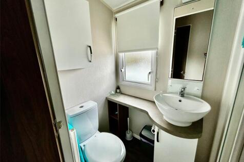 Shower/Cloakroom