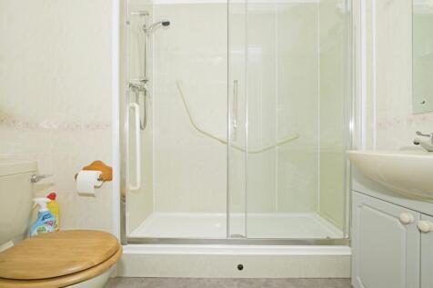 Shower/Cloakroom