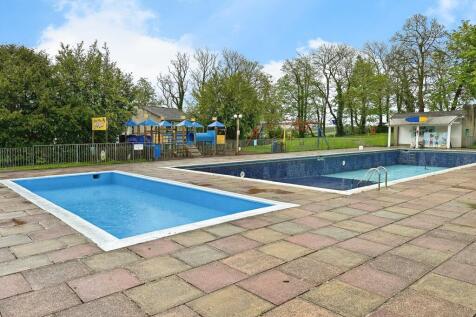 Outdoor Swimming Poo