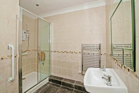 Shower/Cloakroom