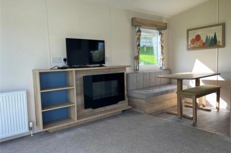 Lounge/Dining Area