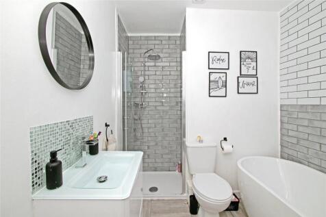 Shower/Bathroom