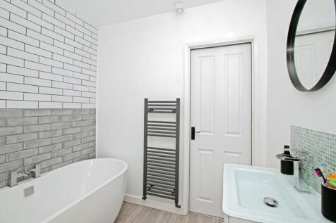 Shower/Bathroom