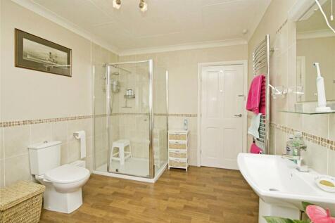 Shower/Bathroom