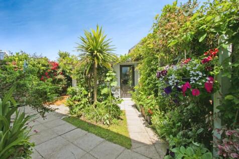 Rear Garden/Summerho