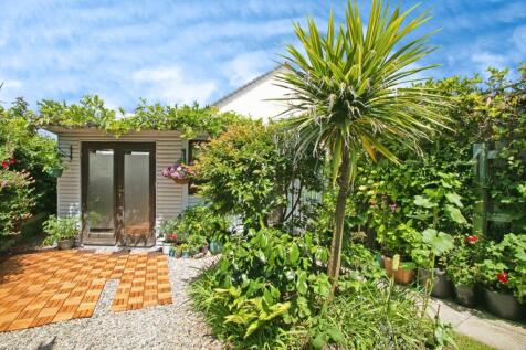 Rear Garden/Summerho