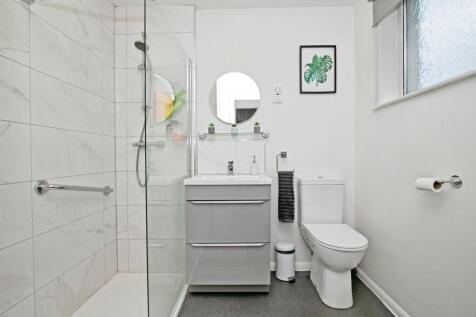 Gf Shower/Cloakroom