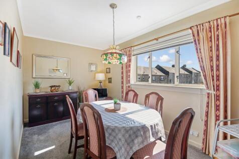 Bedroom 2/Dining Roo