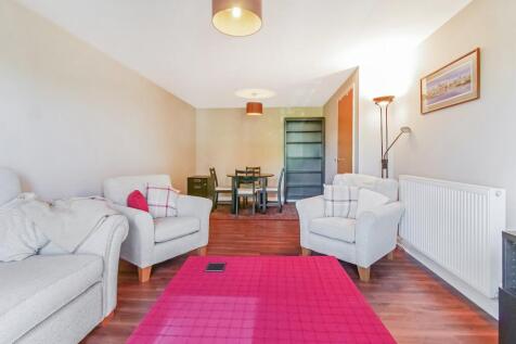 Lounge/Dining