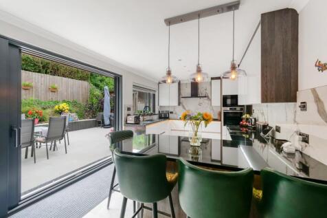 Dining/Kitchen