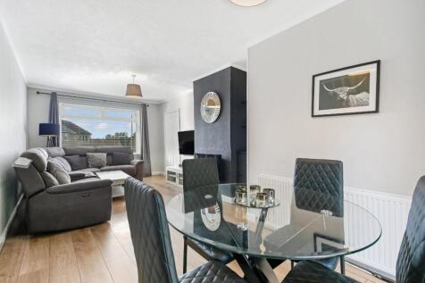 Lounge/Dining