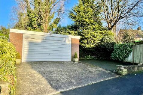 Double Garage &amp;drive