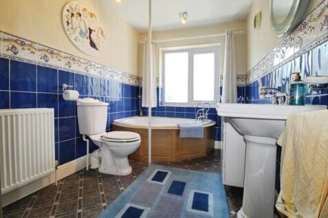 pbox-bathroom-294314.JPG