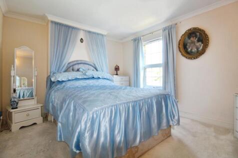 pbox-bedroom-294314.JPG