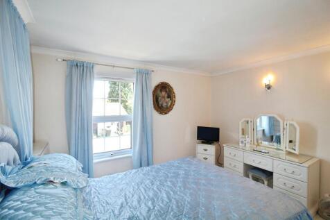 pbox-bedroom-294314.JPG
