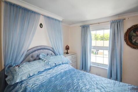 pbox-bedroom-294314.JPG