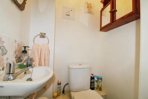 pbox-bathroom-294314.JPG