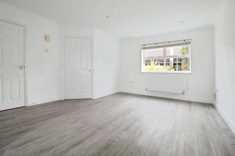 pbox-bedroom-312800.JPG