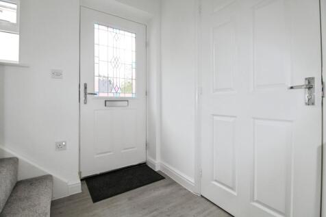 pbox-bedroom-312800.JPG