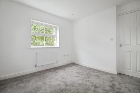 pbox-bedroom-312800.JPG