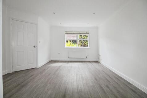 pbox-bedroom-312800.JPG