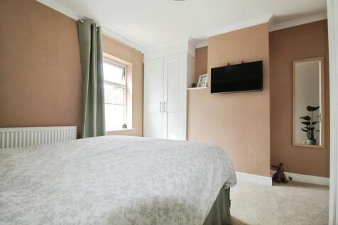pbox-bedroom-314225.JPG