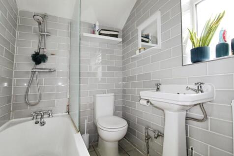 pbox-bathroom-314225.JPG