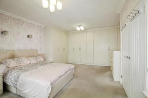 pbox-bedroom-313625.JPG