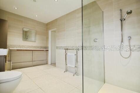 pbox-bathroom-313625.JPG