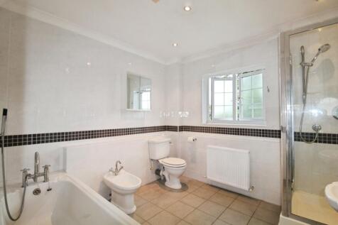 pbox-bathroom-313625.JPG