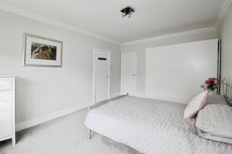 pbox-bedroom-313625.JPG