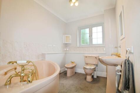 pbox-bathroom-313625.JPG