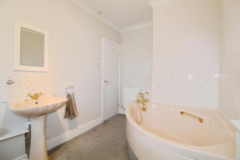 pbox-bathroom-313625.JPG