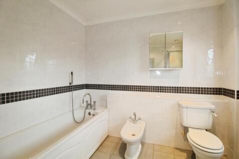 pbox-bathroom-313625.JPG