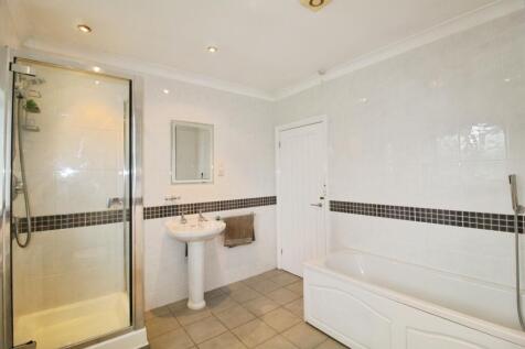 pbox-bathroom-313625.JPG