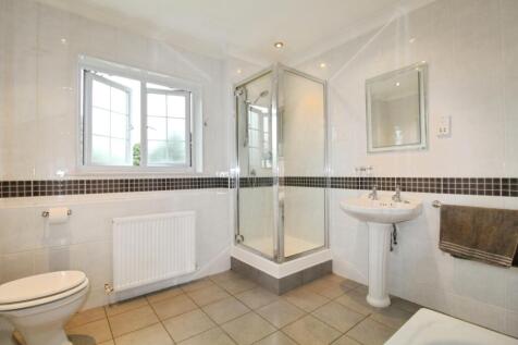 pbox-bathroom-313625.JPG