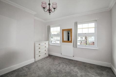 pbox-bedroom-313625.JPG