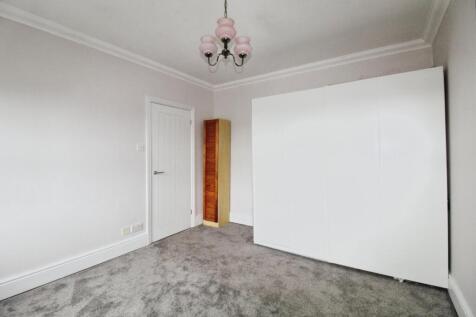 pbox-bedroom-313625.JPG