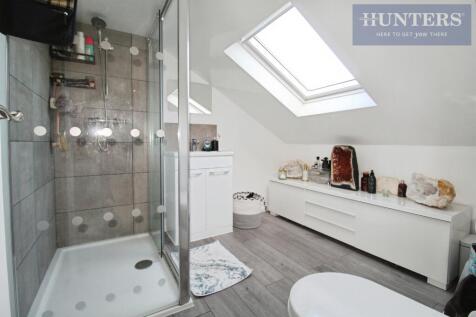 pbox-bathroom-335724.JPG