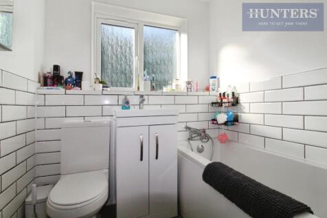 pbox-bathroom-335724.JPG