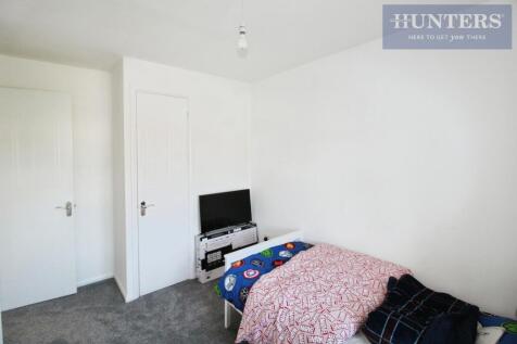 pbox-bedroom-335724.JPG
