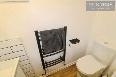 pbox-bathroom-335724.JPG