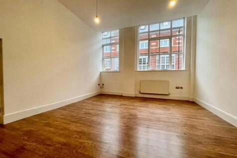 Spacious Living/Dining Room
