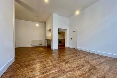 Spacious Living/Dining Room