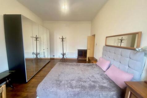 Bedroom 1 2.jpg