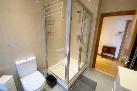 Bathroom 2.jpg