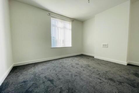 Bedroom 1 (Front)