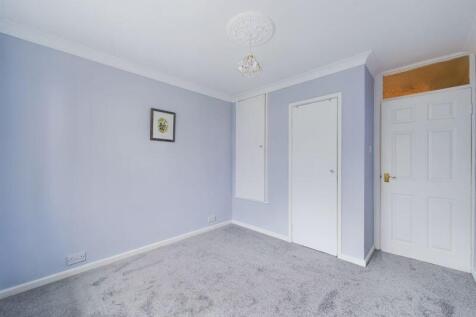 Bedroom 1 pic 2