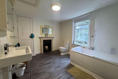 Upper Ground Floor Bathroom