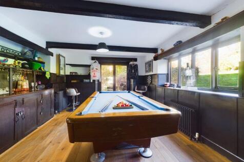 Games Room &amp; Bar